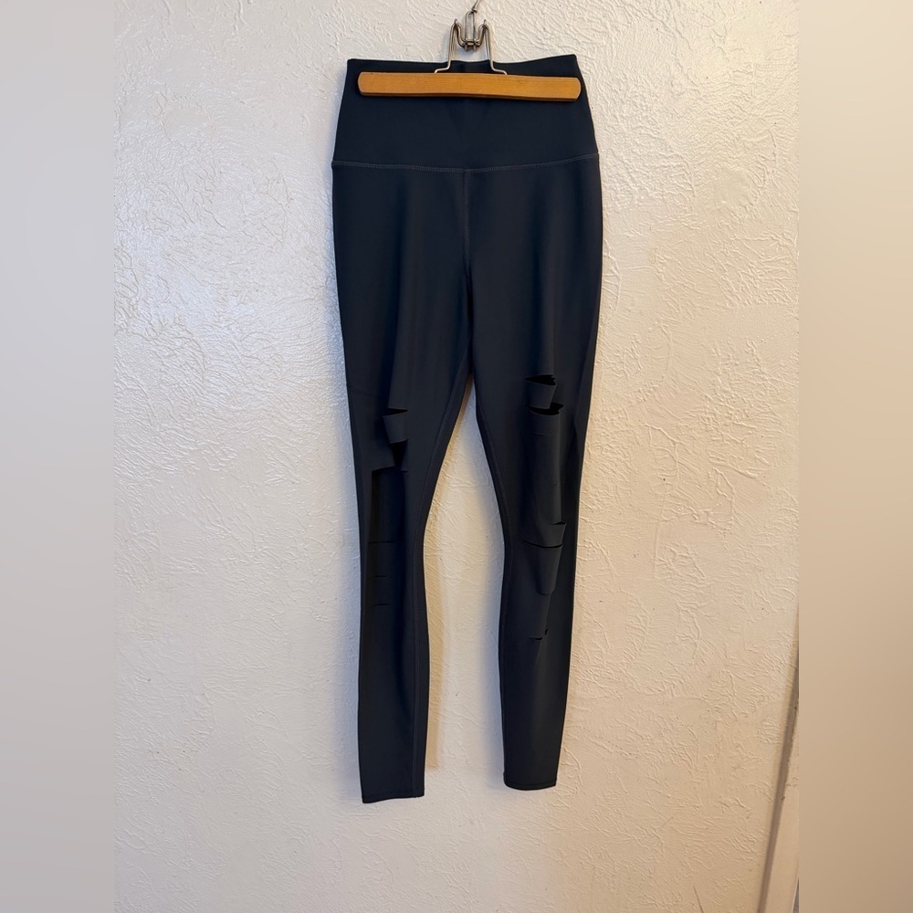 ALO Yoga Leggings - Picture 6 of 7